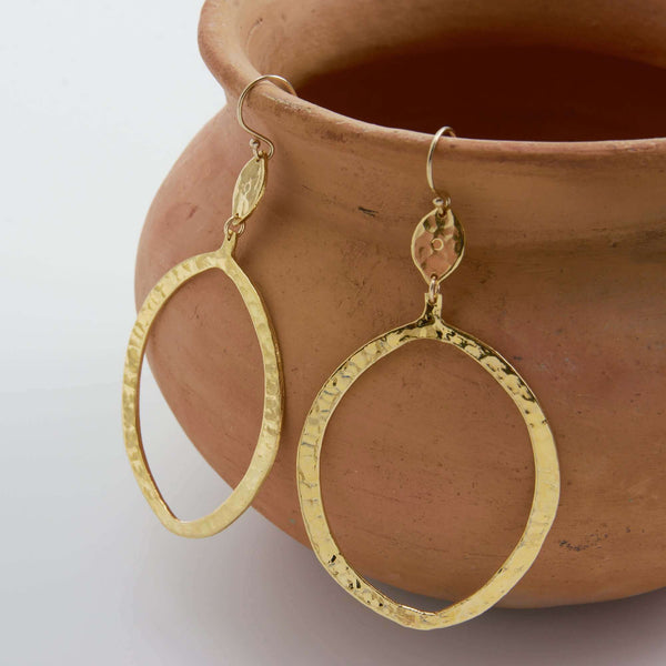 TOCI HAMMERED DANGLE EARRINGS