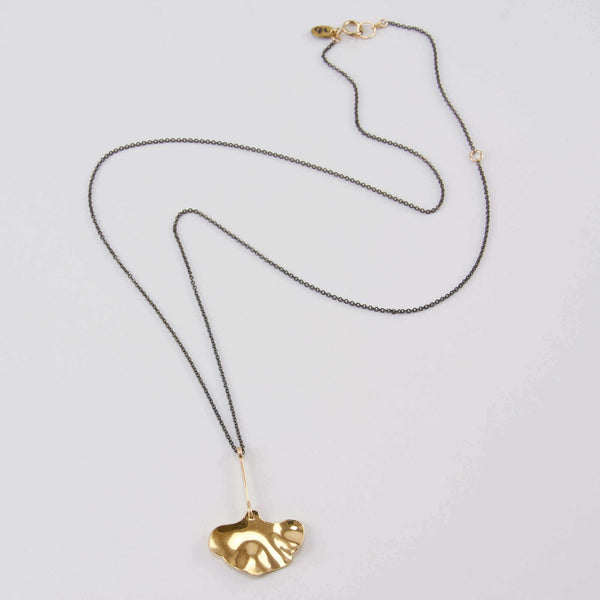 KRISTY LEAF PENDANT NECKLACE