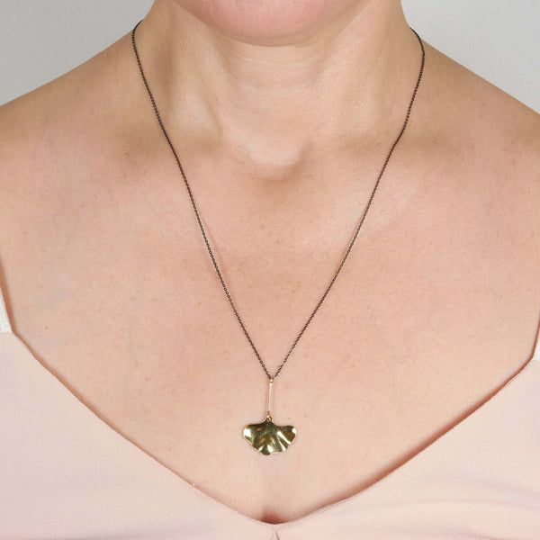 KRISTY LEAF PENDANT NECKLACE