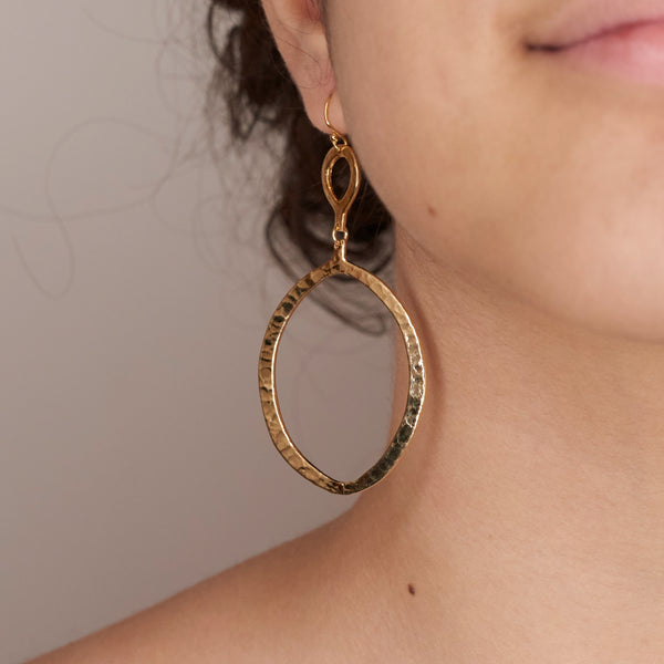 RAYA HAMMERED HOOP EARRINGS
