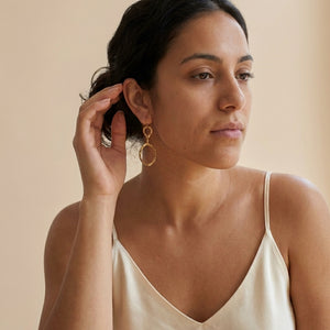 RAYA SMALL HAMMERED HOOP EARRINGS