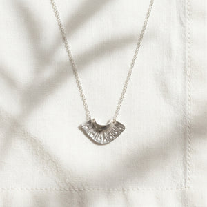 NETAL PENDANT NECKLACE