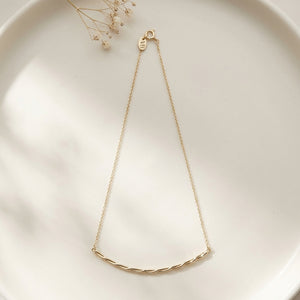 LAURA TWIST BAR PENDANT NECKLACE