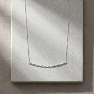 LAURA TWIST BAR PENDANT NECKLACE
