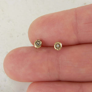 DAISY SMALL Flower Post Earrings