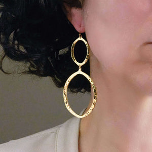 TENA HAMMERED DANGLE EARRINGS