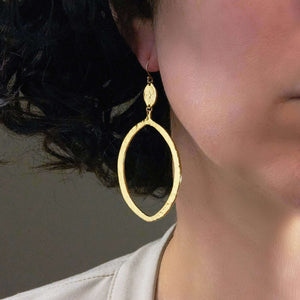 TOCI HAMMERED DANGLE EARRINGS