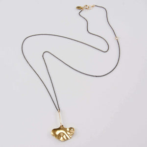 KRISTY LEAF PENDANT NECKLACE