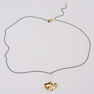 KRISTY LEAF PENDANT NECKLACE