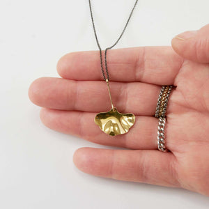 KRISTY LEAF PENDANT NECKLACE